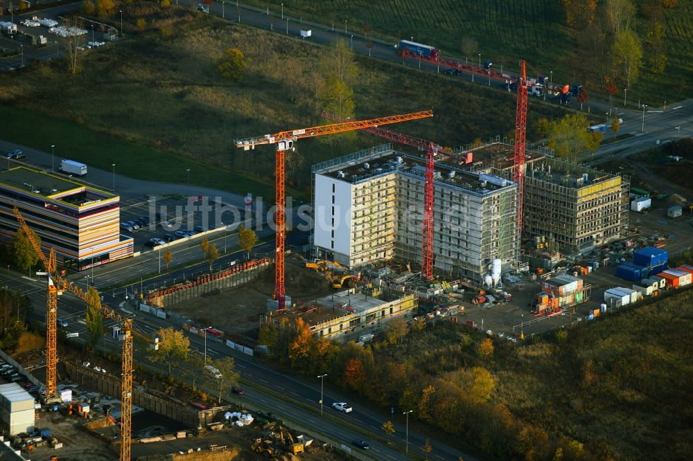 Berlin aus der Vogelperspektive: Baustelle zum Neubau der Hotelanlage im Ortsteil Bohnsdorf in Berlin, Deutschland