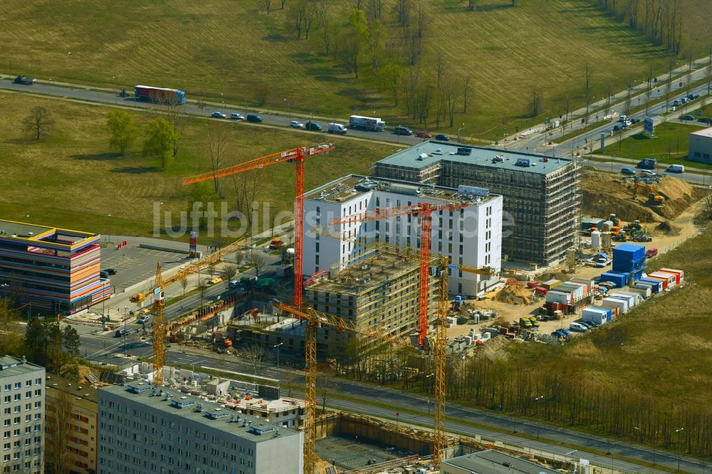 Berlin von oben - Baustelle zum Neubau einer Hotelanlage im Ortsteil Bohnsdorf in Berlin, Deutschland