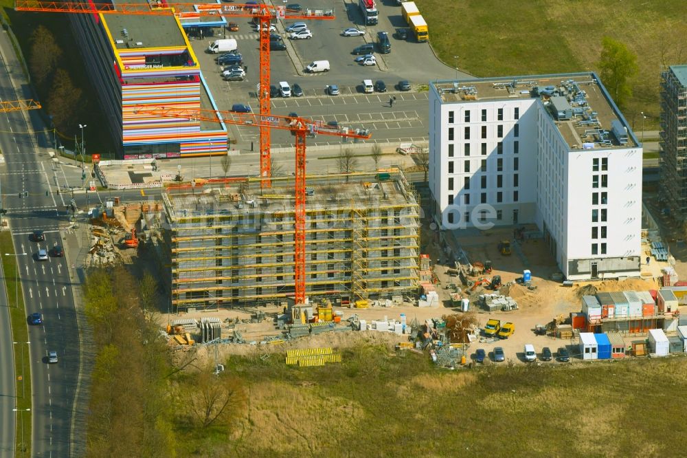 Luftaufnahme Berlin - Baustelle zum Neubau einer Hotelanlage im Ortsteil Bohnsdorf in Berlin, Deutschland