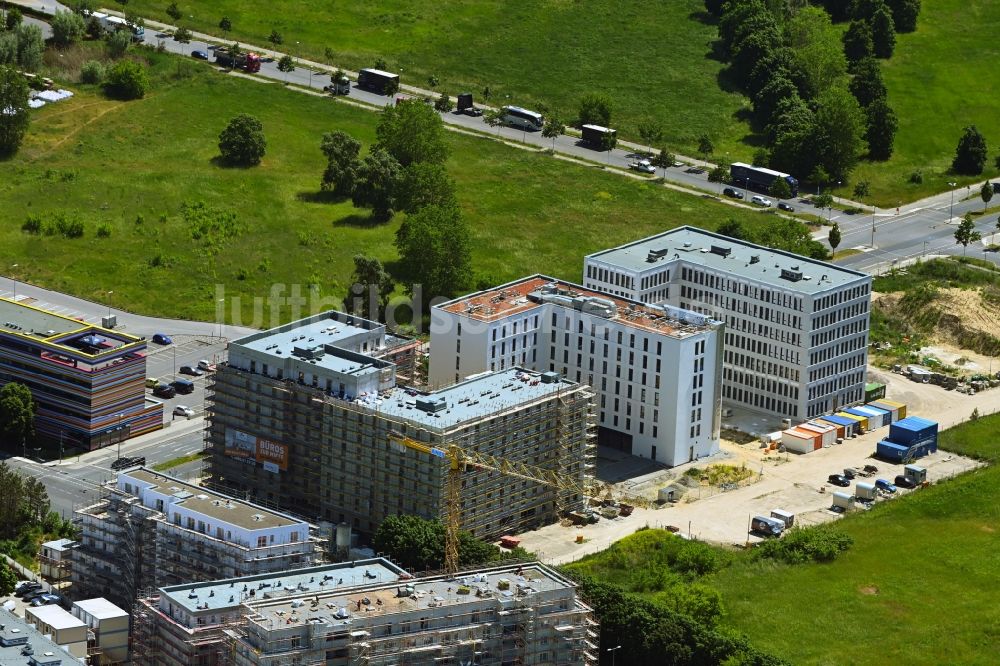 Luftbild Berlin - Baustelle zum Neubau einer Hotelanlage im Ortsteil Bohnsdorf in Berlin, Deutschland