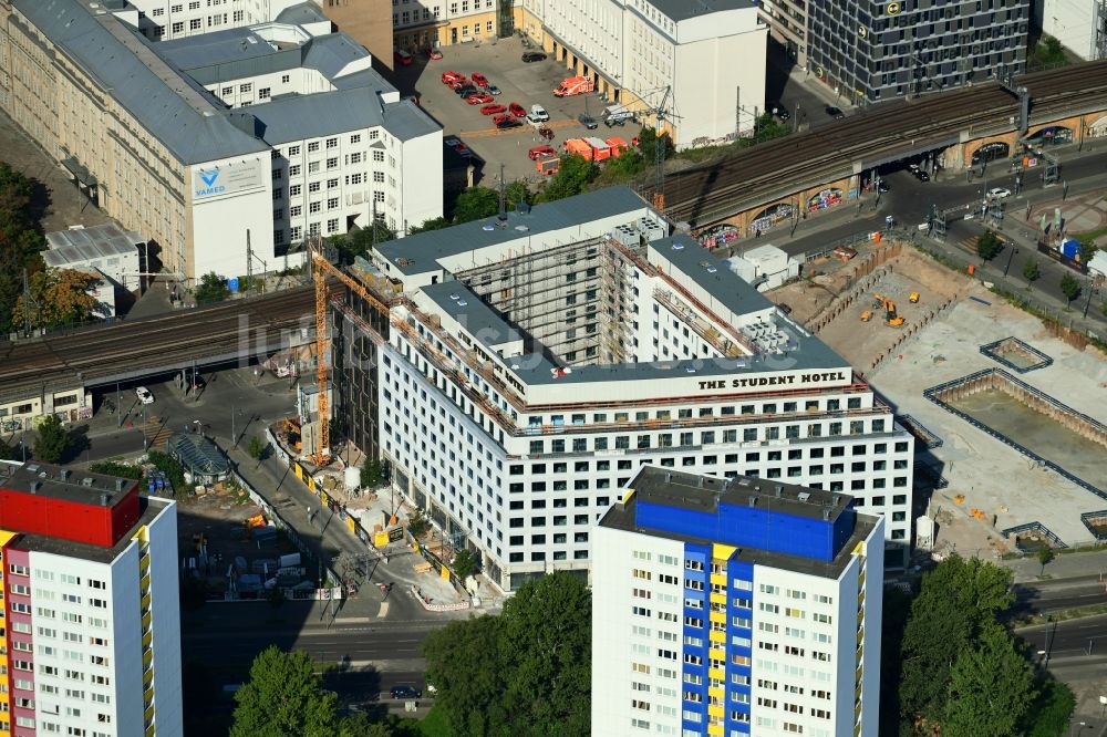 Berlin von oben - Baustelle zum Neubau der Hotelanlage The Student Hotel Berlin im Ortsteil Mitte in Berlin, Deutschland