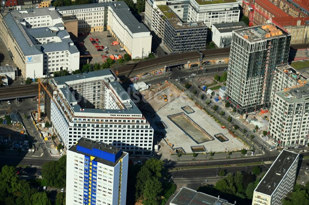 Luftbild Berlin - Baustelle zum Neubau der Hotelanlage The Student Hotel Berlin im Ortsteil Mitte in Berlin, Deutschland