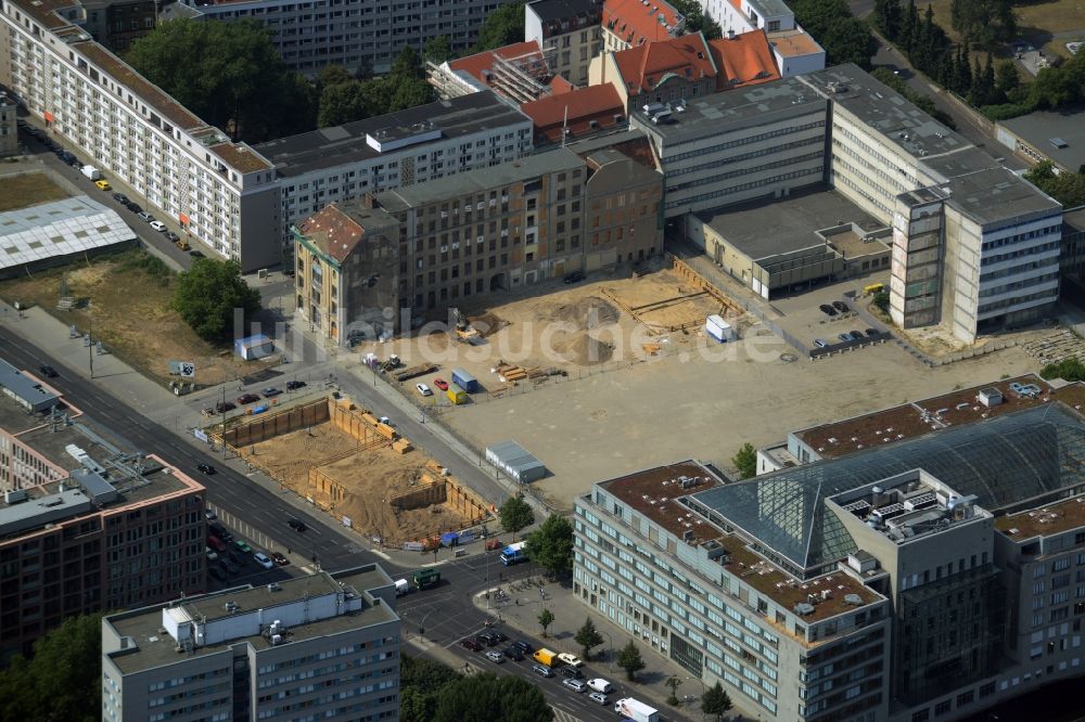 Berlin aus der Vogelperspektive: Baustelle zum Neubau eines Hotels am Petriplatz im Ortsteil Mitte in Berlin