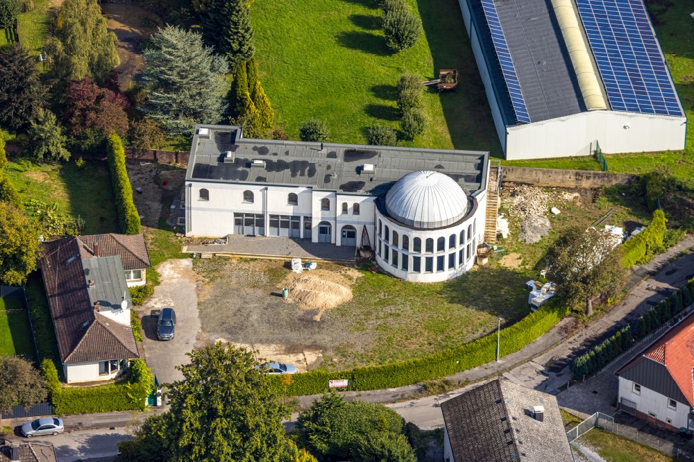 Menden (Sauerland) aus der Vogelperspektive: Baustelle zum Neubau der Imam Mahdi Moschee in Menden (Sauerland) im Bundesland Nordrhein-Westfalen