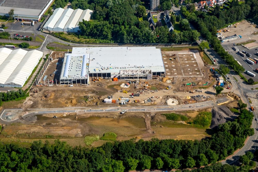 Luftaufnahme Bochum - Baustelle zum Neubau von Industriehallen am Entwicklungsgebiet der Industriebrache Opel-Werke III in Langendreer in Bochum im Bundesland Nordrhein-Westfalen