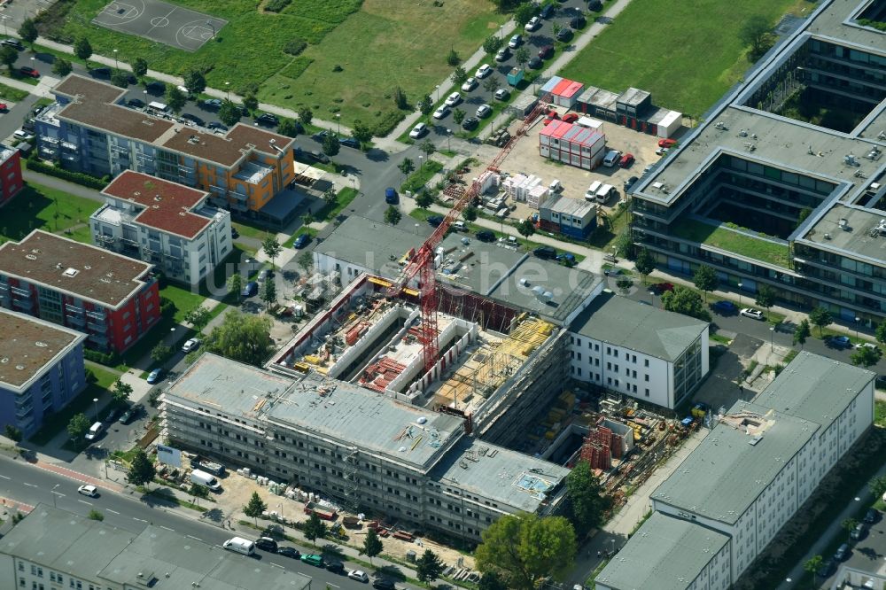 Luftaufnahme Berlin - Baustelle zum Neubau IRIS Adlershof Zum Großen Windkanal im Ortsteil Adlershof in Berlin, Deutschland