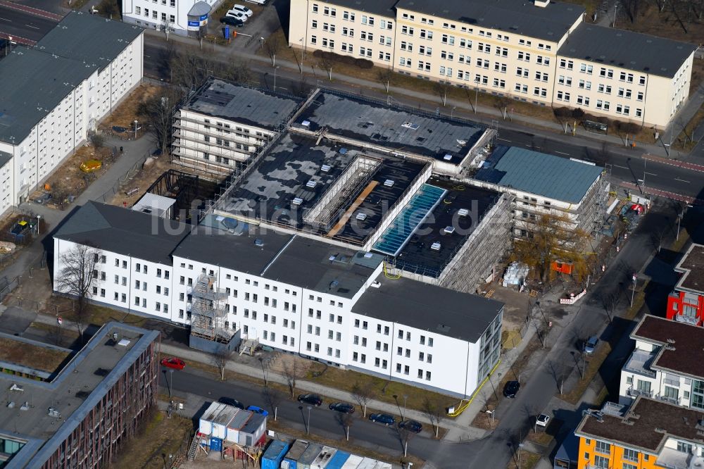Luftaufnahme Berlin - Baustelle zum Neubau IRIS Adlershof Zum Großen Windkanal im Ortsteil Adlershof in Berlin, Deutschland