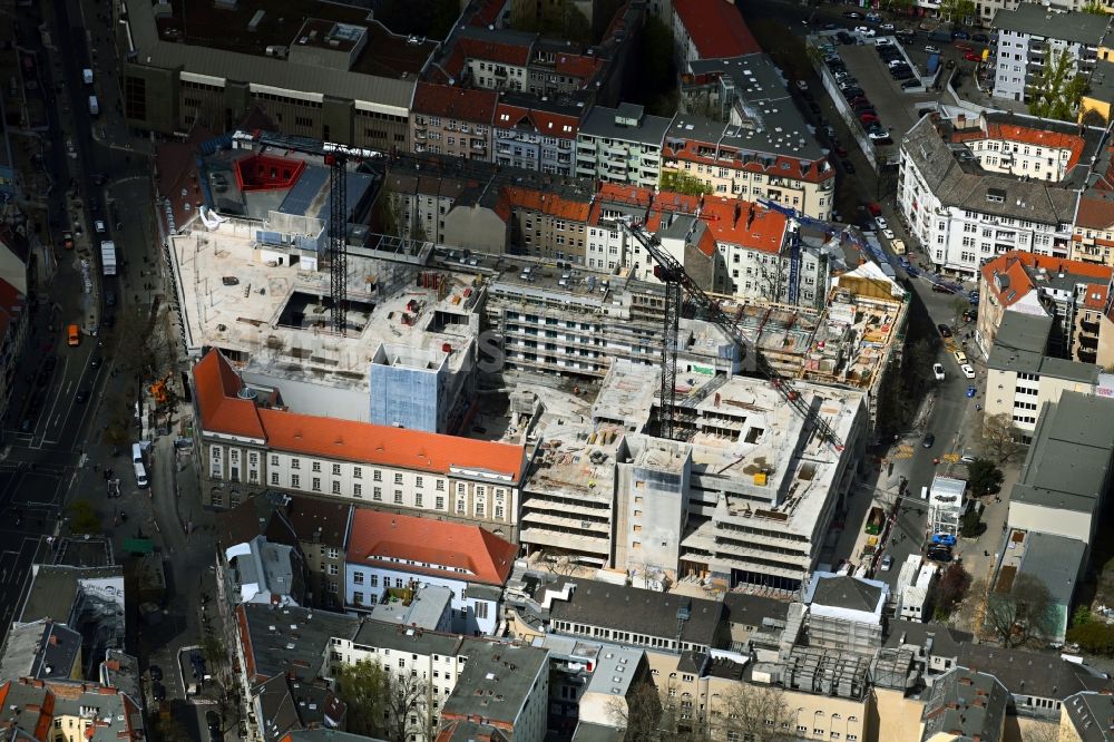 Berlin aus der Vogelperspektive: Baustelle zum Neubau des Kaufhaus- Gebäudes 101 Neukölln im Ortsteil Neukölln in Berlin, Deutschland
