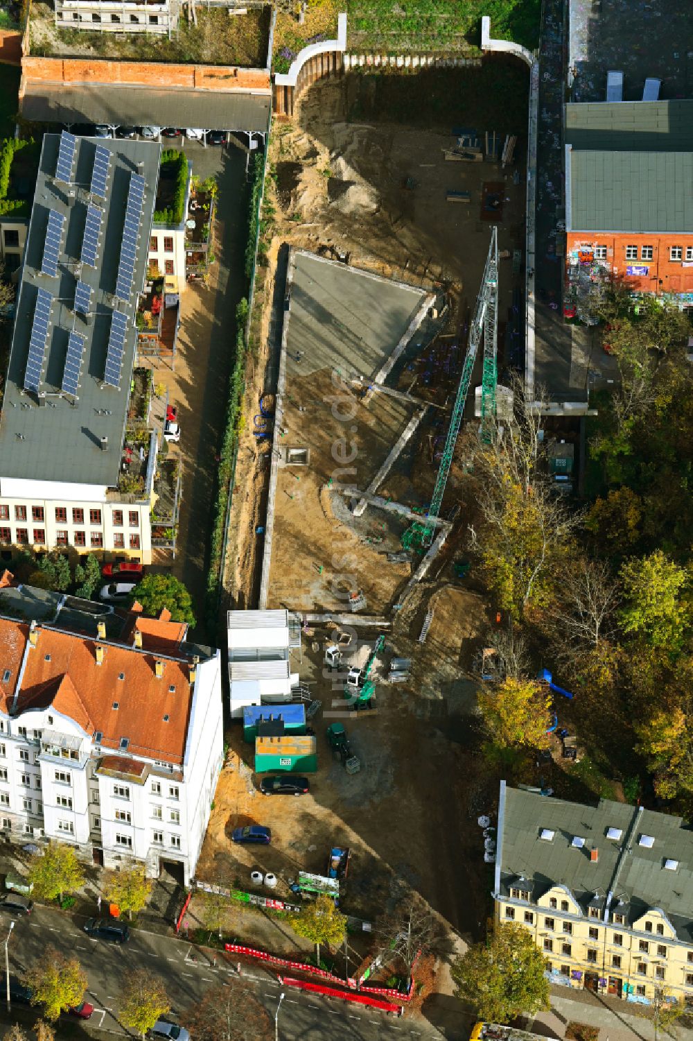 Leipzig von oben - Baustelle zum Neubau eines Kinderdorfzentrums im Ortsteil Connewitz in Leipzig im Bundesland Sachsen, Deutschland