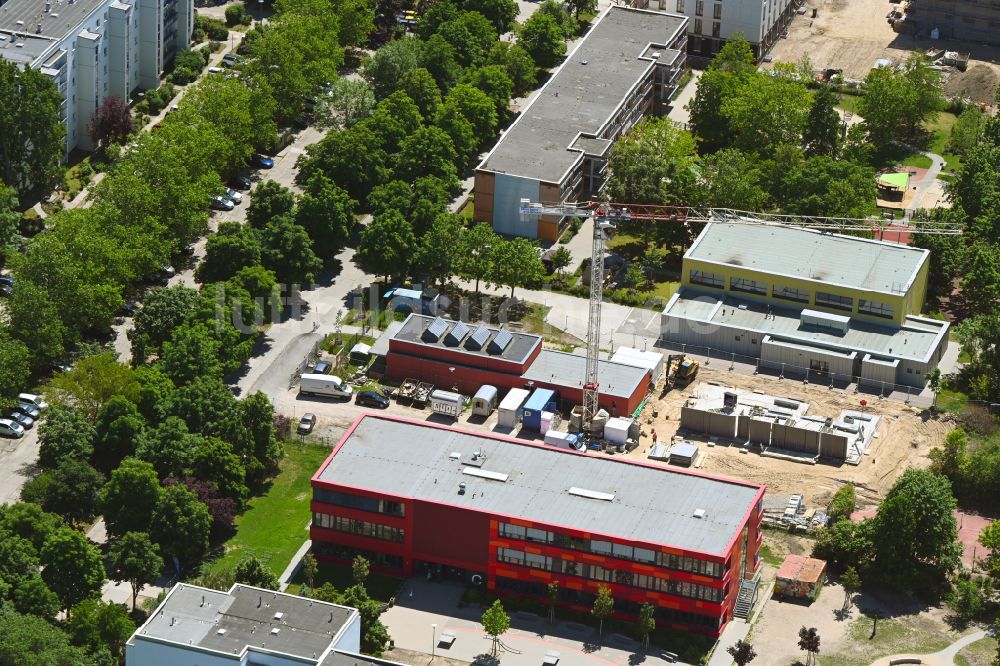 Luftaufnahme Berlin - Baustelle zum Neubau Kinderforscherzentrum Helleum 2 in Berlin, Deutschland