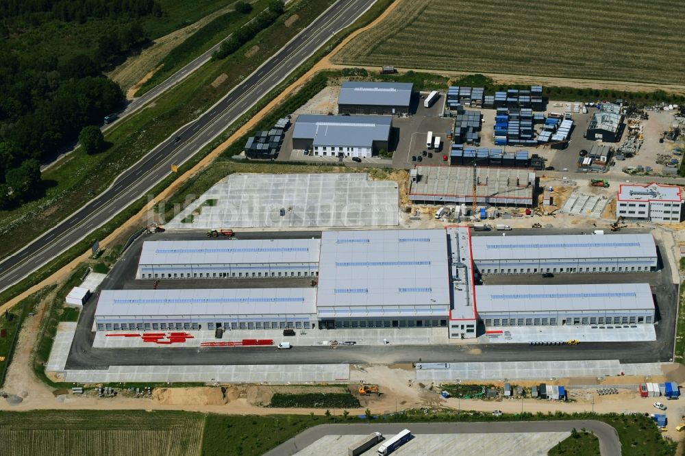 Aichach von oben - Baustelle zum Neubau eines Logistikzentrum der DPD Deutschland GmbH in Aichach im Bundesland Bayern, Deutschland