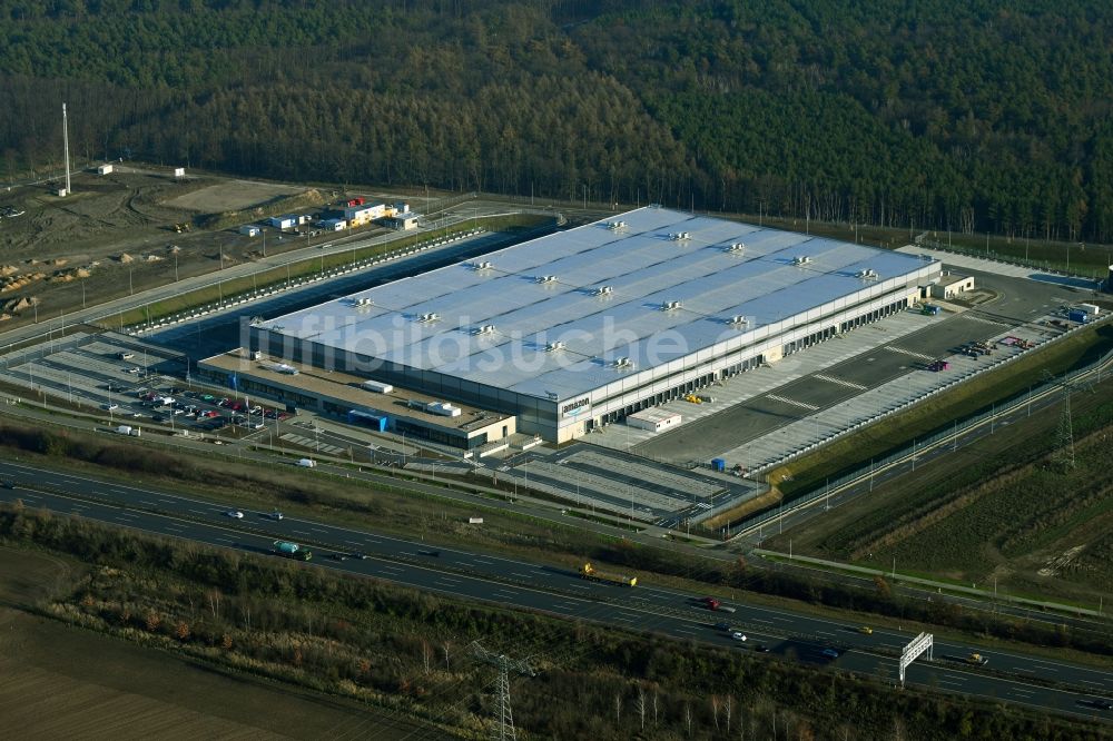 Luftbild Kiekebusch - Baustelle zum Neubau eines Logistikzentrum des Internethändlers Amazon in Kiekebusch im Bundesland Brandenburg, Deutschland