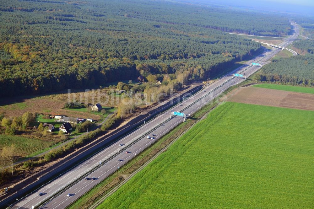 Neu Vehlefanz von oben - Baustelle zum Neubau eines Lärmschutzwalles beim Um- und Ausbau des Autobahndreieck AD Havelland im Bundesland Brandenburg