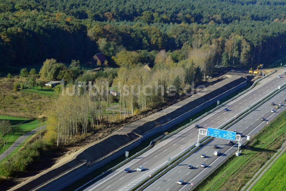 Luftaufnahme Neu Vehlefanz - Baustelle zum Neubau eines Lärmschutzwalles beim Um- und Ausbau des Autobahndreieck AD Havelland im Bundesland Brandenburg