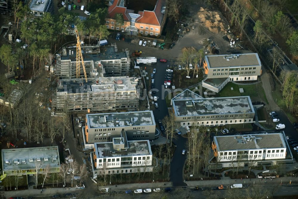 Berlin von oben - Baustelle zum Neubau am Medizinisches Versorgungszentrum Onkologischer Schwerpunkt am Oskar-Helene-Heim an der Clayallee in Berlin