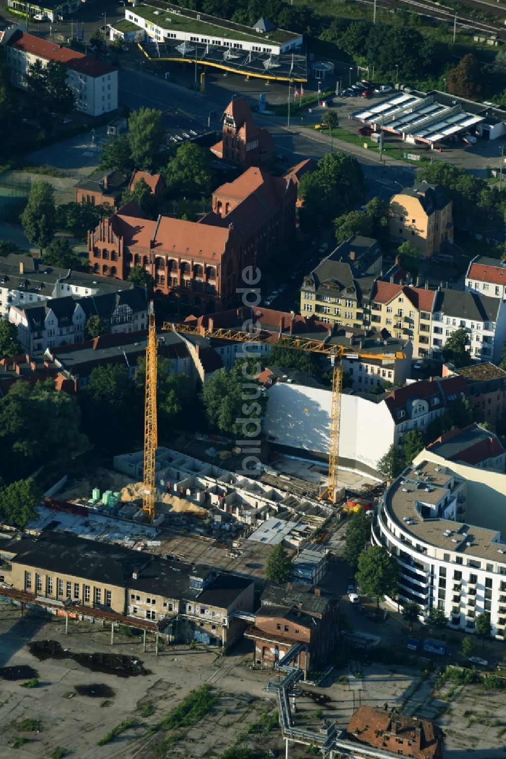 Luftbild Berlin - Baustelle zum Neubau einer Mehrfamilienhaus-Wohnanlage der ABW Planung und Bauleitung GmbH & Co.KG an der Flutstraße - Fließstraße in Berlin, Deutschland