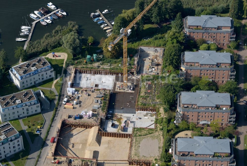 Luftbild Berlin - Baustelle zum Neubau einer Mehrfamilienhaus-Wohnanlage ACHTERDECK – Wohnen am Wasser in Berlin, Deutschland