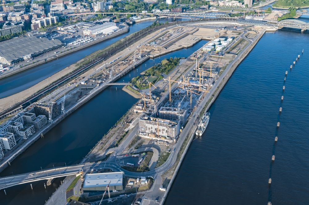 Luftbild Hamburg - Baustelle zum Neubau einer Mehrfamilienhaus-Wohnanlage Baakenhafen an der Baakenallee in Hamburg, Deutschland