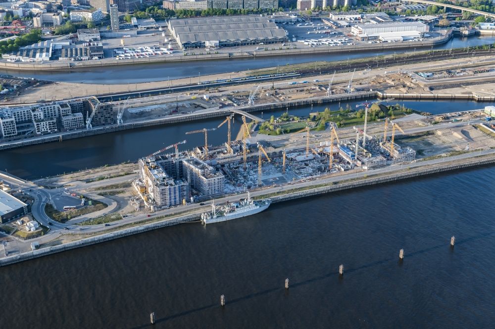 Luftbild Hamburg - Baustelle zum Neubau einer Mehrfamilienhaus-Wohnanlage Baakenhafen an der Baakenallee in Hamburg, Deutschland