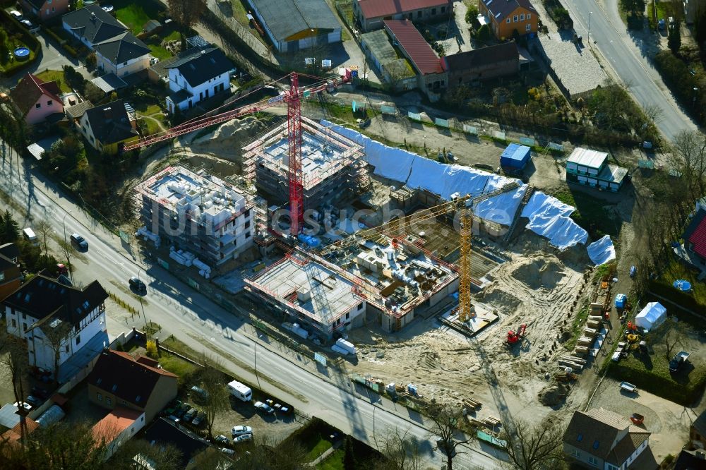 Luftaufnahme Stahnsdorf - Baustelle zum Neubau einer Mehrfamilienhaus-Wohnanlage Bäke-Quartier in Stahnsdorf im Bundesland Brandenburg, Deutschland