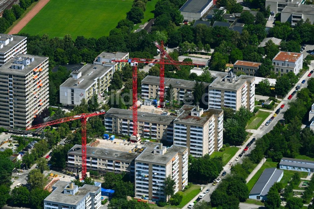 Luftaufnahme München - Baustelle zum Neubau einer Mehrfamilienhaus-Wohnanlage Burmesterstraße - Bauernfeindstraße in München im Bundesland Bayern, Deutschland