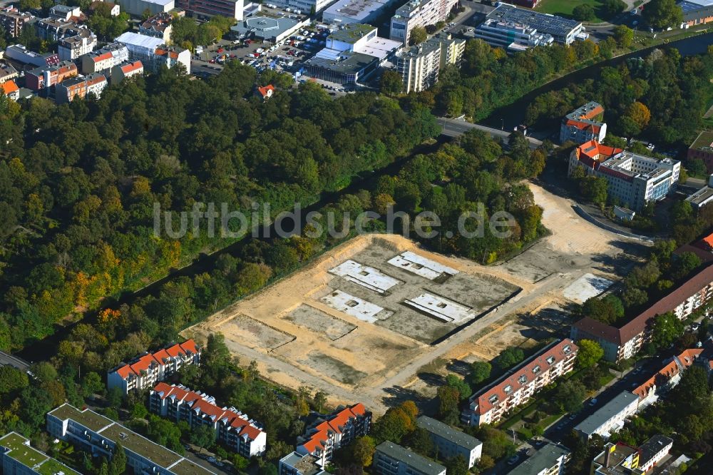 Luftaufnahme Berlin - Baustelle zum Neubau einer Mehrfamilienhaus-Wohnanlage an der Buschkrugallee im Ortsteil Britz in Berlin, Deutschland