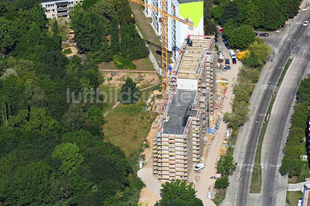 Luftbild Berlin - Baustelle zum Neubau einer Mehrfamilienhaus-Wohnanlage an der Cecilienstraße in Berlin, Deutschland