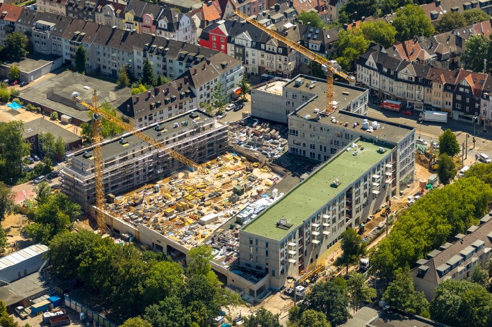 Essen von oben - Baustelle zum Neubau einer Mehrfamilienhaus-Wohnanlage „ Cranachhöfe “ in Essen im Bundesland Nordrhein-Westfalen - NRW, Deutschland