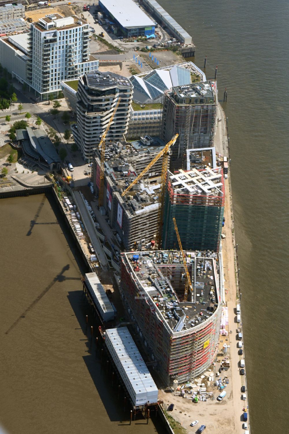 Hamburg von oben - Baustelle zum Neubau einer Mehrfamilienhaus-Wohnanlage der DC DEVELOPMENTS GMBH & CO. KG in Hamburg, Deutschland