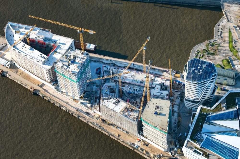 Hamburg von oben - Baustelle zum Neubau einer Mehrfamilienhaus-Wohnanlage der DC DEVELOPMENTS GMBH & CO. KG im Ortsteil HafenCity in Hamburg, Deutschland