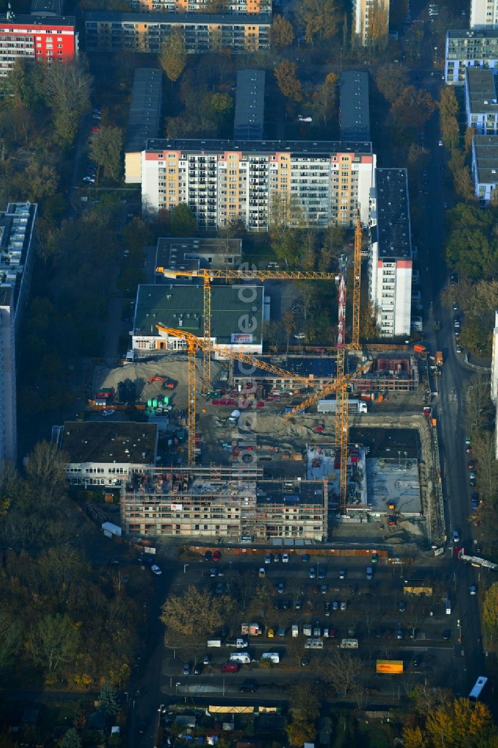 Luftaufnahme Berlin - Baustelle zum Neubau einer Mehrfamilienhaus-Wohnanlage Dolgensee-Center Lichtenberg in Berlin, Deutschland