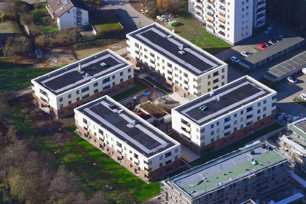 Schopfheim von oben - Baustelle zum Neubau einer Mehrfamilienhaus-Wohnanlage Am Eisweiher in Schopfheim im Bundesland Baden-Württemberg, Deutschland