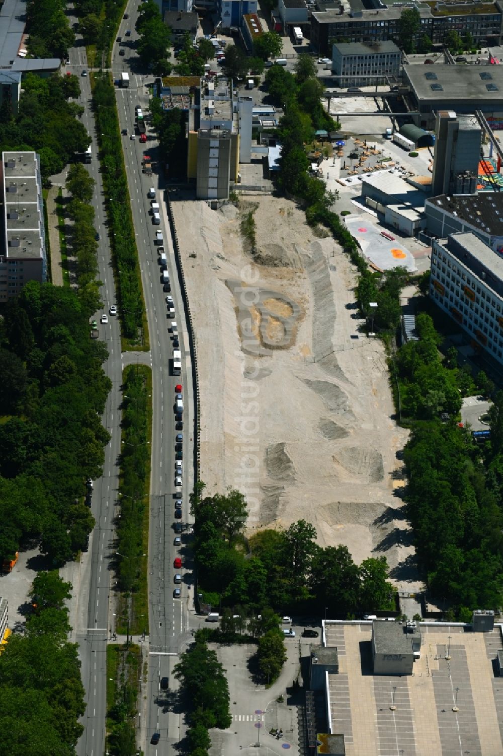 Luftbild München - Baustelle zum Neubau einer Mehrfamilienhaus-Wohnanlage entlang der Boschetsrieder Straße in München im Bundesland Bayern, Deutschland