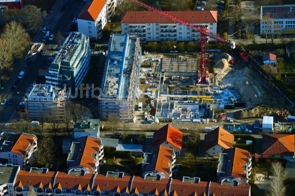 Berlin von oben - Baustelle zum Neubau einer Mehrfamilienhaus-Wohnanlage entlang der Einbecker Straße im Ortsteil Lichtenberg in Berlin, Deutschland