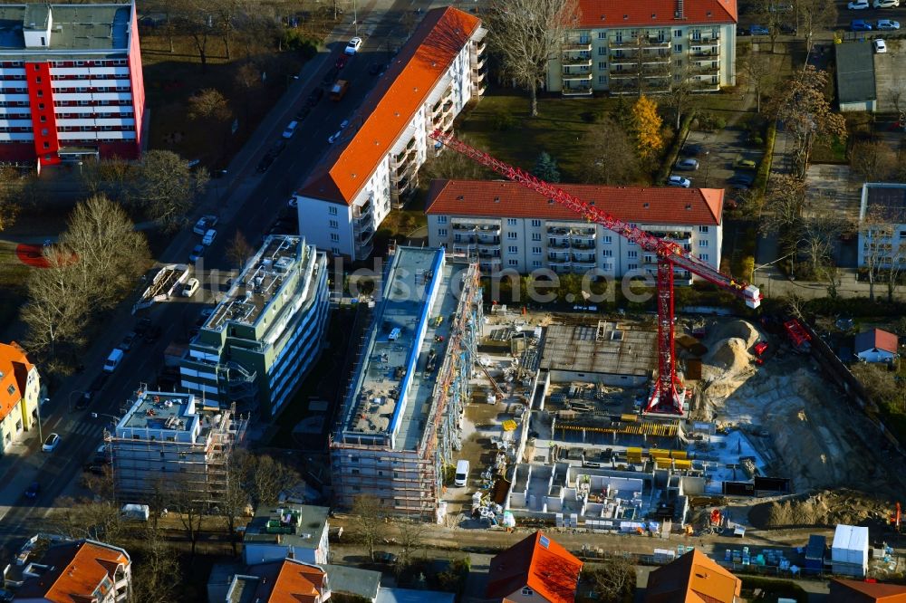 Luftbild Berlin - Baustelle zum Neubau einer Mehrfamilienhaus-Wohnanlage entlang der Einbecker Straße im Ortsteil Lichtenberg in Berlin, Deutschland