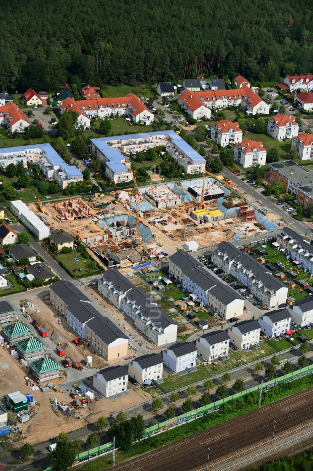 Michendorf von oben - Baustelle zum Neubau einer Mehrfamilienhaus-Wohnanlage Falkenweg - Wieselweg - Hasenweg in Michendorf im Bundesland Brandenburg, Deutschland