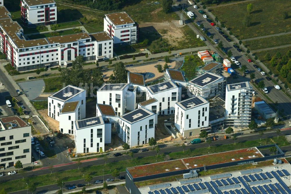 Berlin von oben - Baustelle zum Neubau einer Mehrfamilienhaus-Wohnanlage „ Future Living Homes “ im Ortsteil Adlershof - Johannestal in Berlin, Deutschland