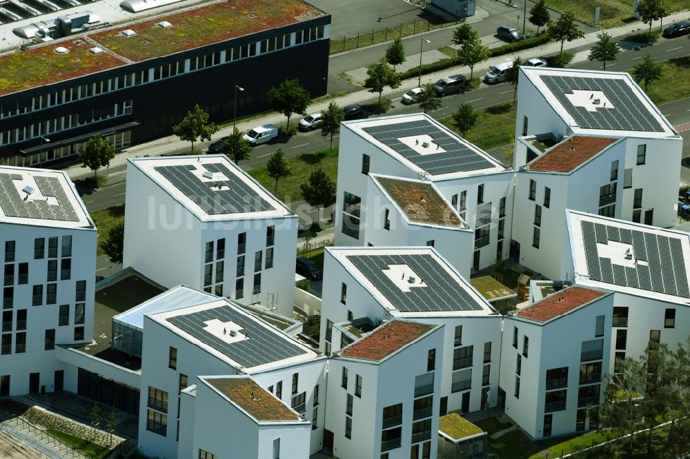 Luftbild Berlin - Baustelle zum Neubau einer Mehrfamilienhaus-Wohnanlage „ Future Living Homes “ im Ortsteil Adlershof - Johannisthal in Berlin, Deutschland