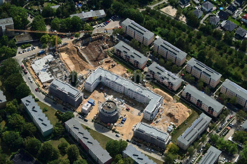 Berlin von oben - Baustelle zum Neubau einer Mehrfamilienhaus-Wohnanlage Gartenstadt Lichterfelde im Ortsteil Lichterfelde in Berlin, Deutschland
