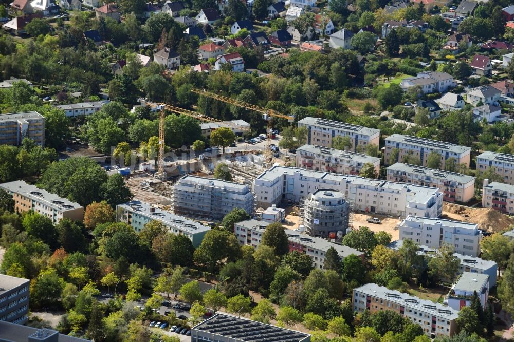 Luftbild Berlin - Baustelle zum Neubau einer Mehrfamilienhaus-Wohnanlage Gartenstadt Lichterfelde im Ortsteil Lichterfelde in Berlin, Deutschland