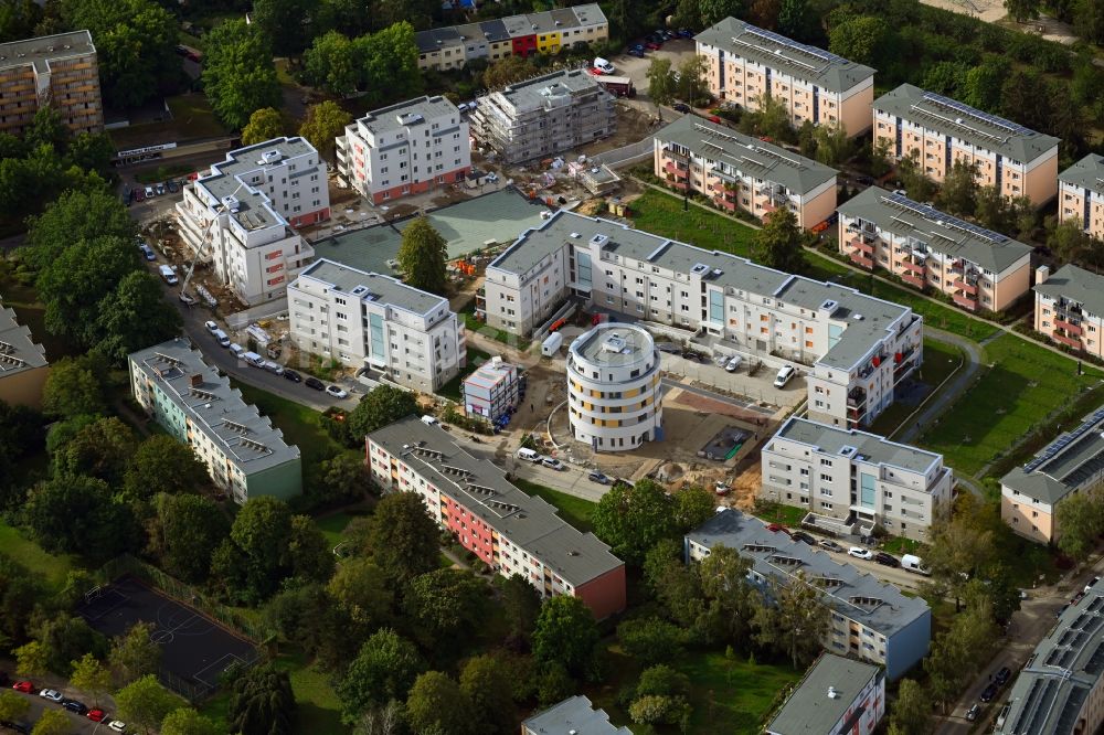 Berlin von oben - Baustelle zum Neubau einer Mehrfamilienhaus-Wohnanlage Gartenstadt Lichterfelde im Ortsteil Lichterfelde in Berlin, Deutschland