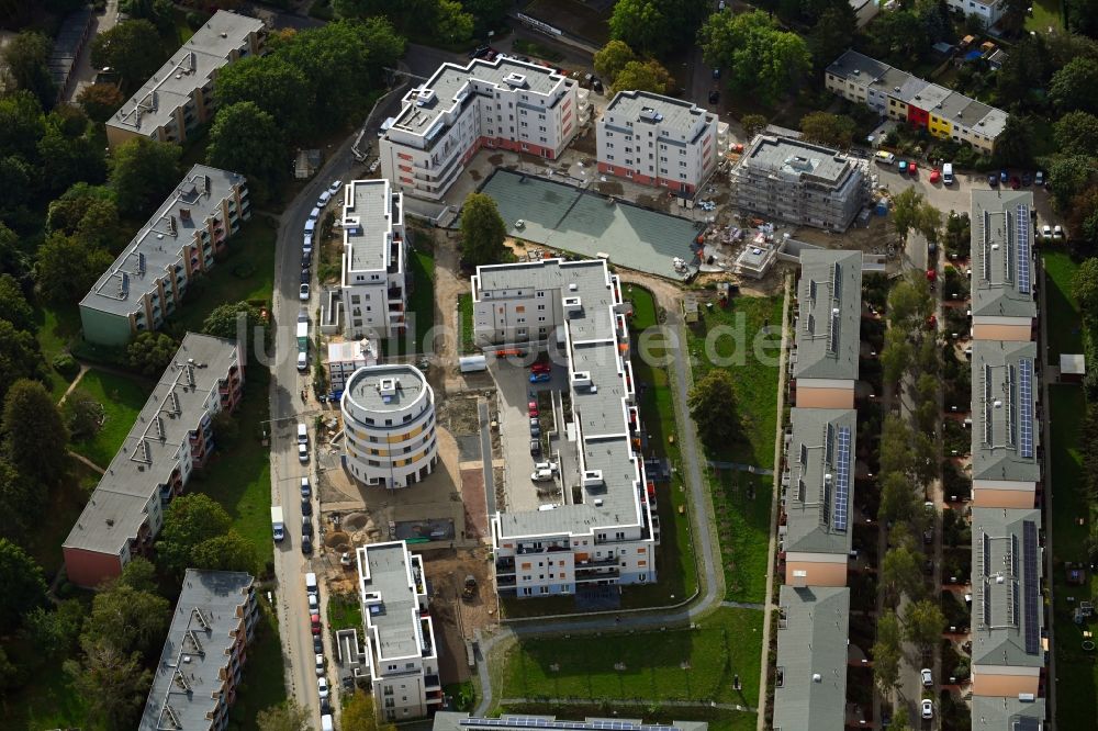 Luftaufnahme Berlin - Baustelle zum Neubau einer Mehrfamilienhaus-Wohnanlage Gartenstadt Lichterfelde im Ortsteil Lichterfelde in Berlin, Deutschland