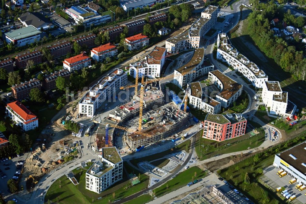 München von oben - Baustelle zum Neubau einer Mehrfamilienhaus-Wohnanlage Gleisharfe im Ortsteil Aubing-Lochhausen-Langwied in München im Bundesland Bayern, Deutschland