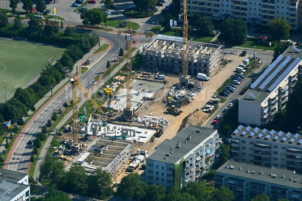 Berlin aus der Vogelperspektive: Baustelle zum Neubau einer Mehrfamilienhaus-Wohnanlage Gothaer Straße - Alte Hellersdorfer Straße in Berlin, Deutschland