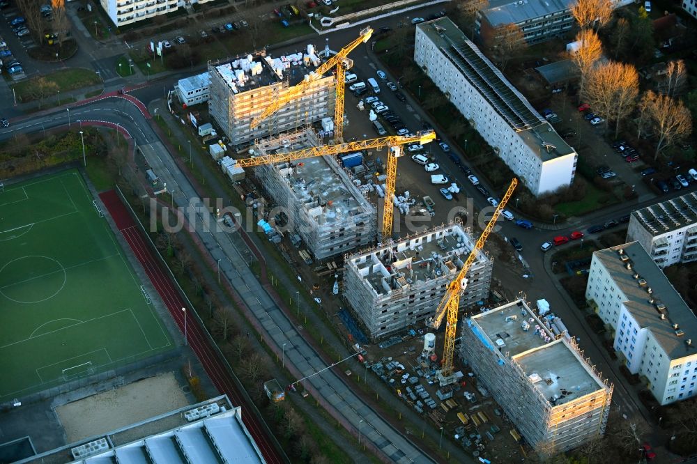 Luftbild Berlin - Baustelle zum Neubau einer Mehrfamilienhaus-Wohnanlage Gothaer Straße - Alte Hellersdorfer Straße in Berlin, Deutschland