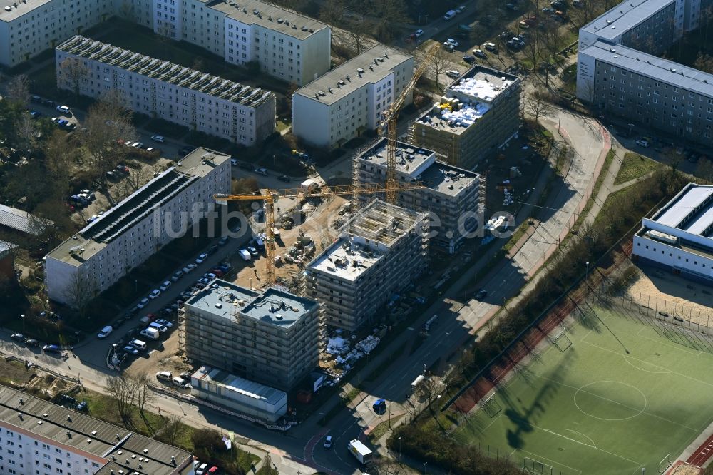 Luftaufnahme Berlin - Baustelle zum Neubau einer Mehrfamilienhaus-Wohnanlage Gothaer Straße - Alte Hellersdorfer Straße in Berlin, Deutschland