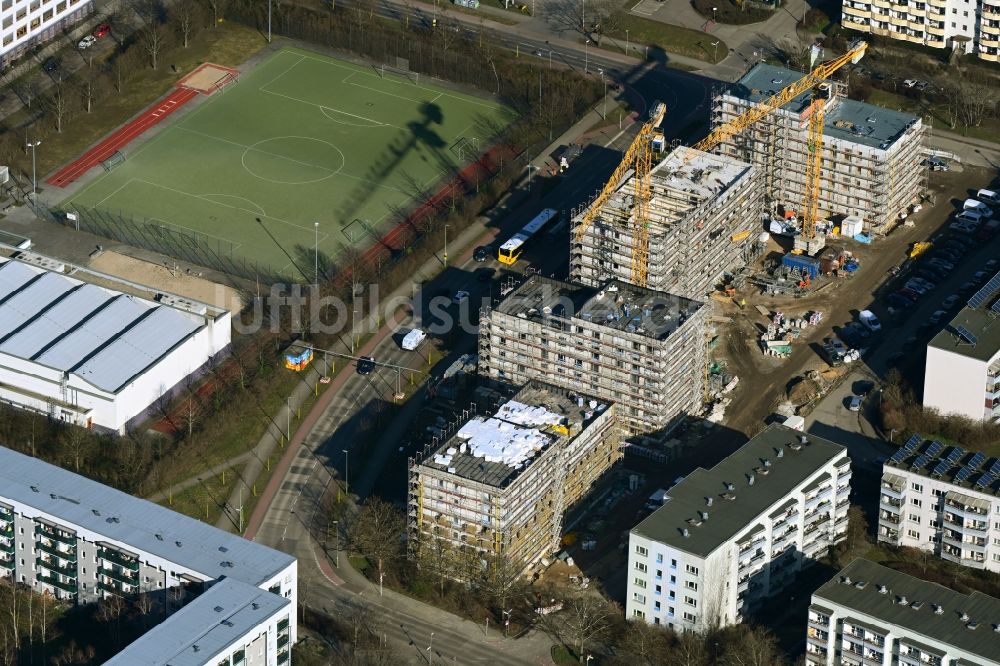 Berlin von oben - Baustelle zum Neubau einer Mehrfamilienhaus-Wohnanlage Gothaer Straße - Alte Hellersdorfer Straße in Berlin, Deutschland