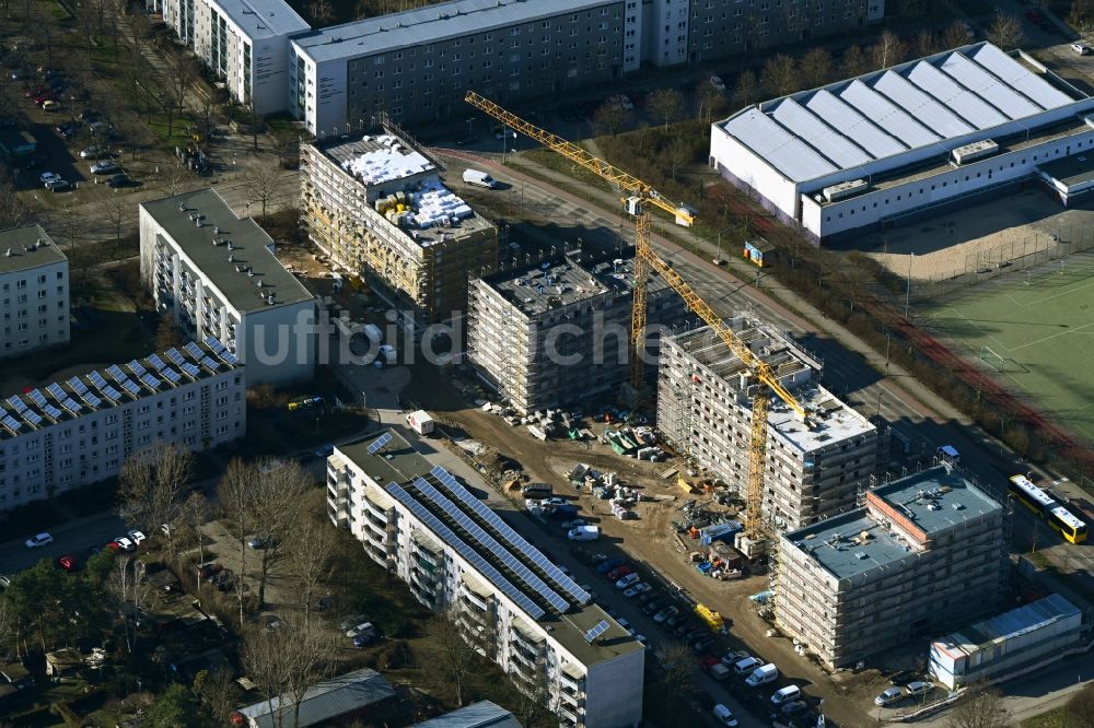 Luftaufnahme Berlin - Baustelle zum Neubau einer Mehrfamilienhaus-Wohnanlage Gothaer Straße - Alte Hellersdorfer Straße in Berlin, Deutschland