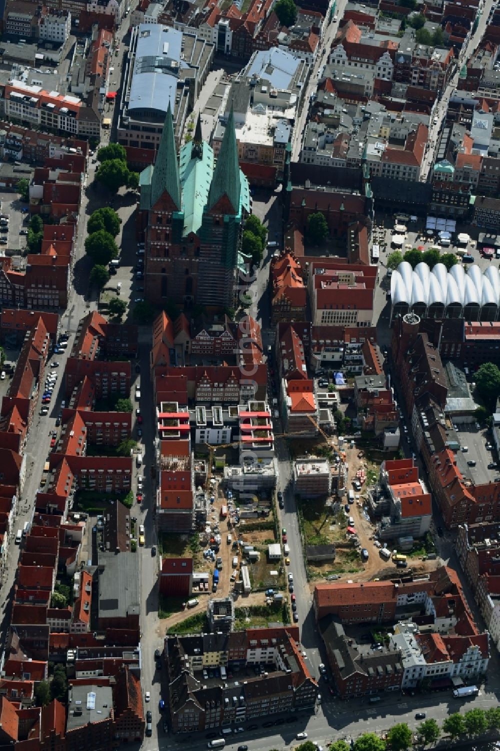 Luftbild Lübeck - Baustelle zum Neubau einer Mehrfamilienhaus-Wohnanlage am Gründungsviertel der Grundstücksgesellschaft TRAVE mbH in Lübeck im Bundesland Schleswig-Holstein