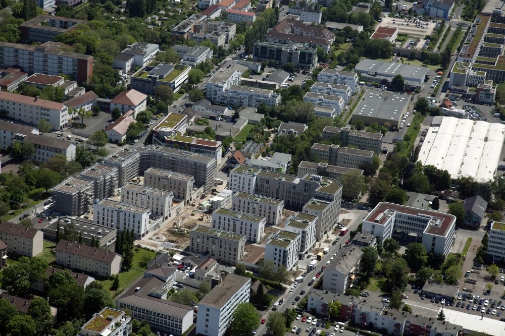 Wiesbaden von oben - Baustelle zum Neubau einer Mehrfamilienhaus-Wohnanlage „Grüne Mitte“ im Ortsteil Südost in Wiesbaden im Bundesland Hessen, Deutschland